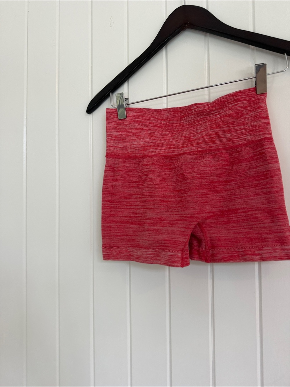 Women's High-Rise Red Seamless Active Shorts